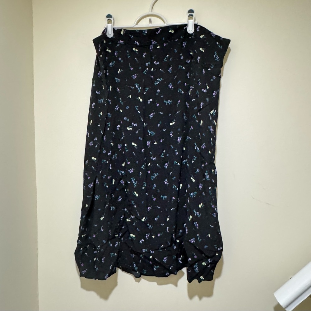 Women’s Pennington’s Plus Size Lightweight Floral Black Midi Skirt Size 22